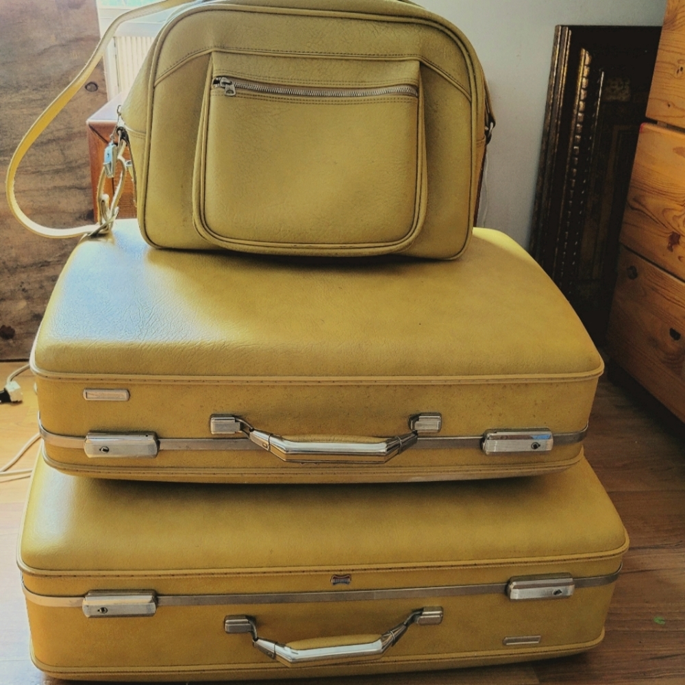 Vintage American Tourist Hardshell Luggage Set